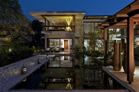 Courtyard House By Hiren Patel Architects Architecture