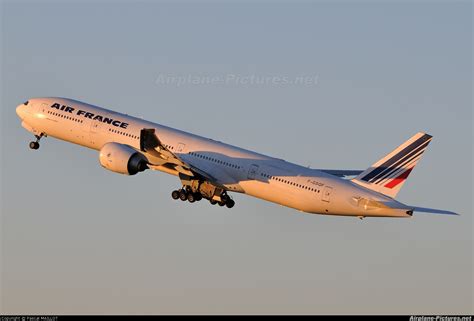 F Gsqf Air France Boeing 777 300er At Paris Charles De Gaulle