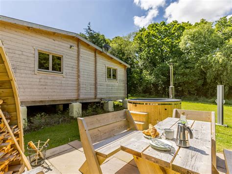 2 Bedroom Log Cabin In North Cornwall Holsworthy Dog Friendly