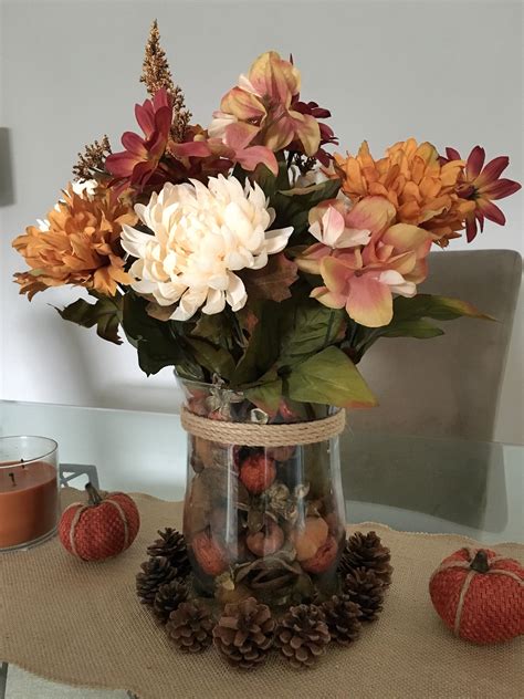 Creating fun centerpieces is a great way to put your own individual stamp on your thanksgiving table. DIY Thanksgiving/Autumnal Centerpiece. | Thanksgiving ...