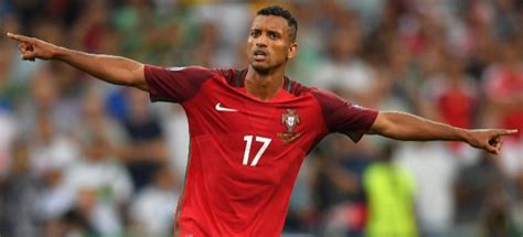 This name uses portuguese naming customs. El Valencia ficha al portugués Nani por tres temporadas ...