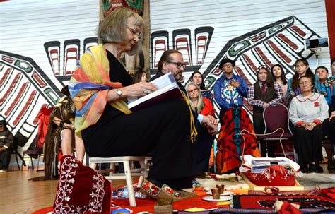 Femmes Autochtones Redondantes Les Commissions Le Devoir