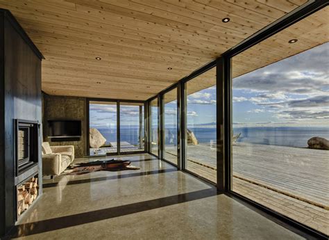 Floor to ceiling windows lighten the ceiling, draw in an abundance of light and reinforce a sense of spatial continuity. Floor-to-Ceiling Windows Used To Full Potential To ...