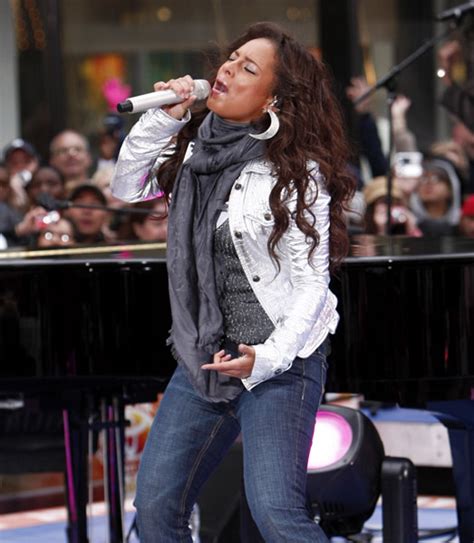 Alicia Keys Performs On The Today Show 50 Cent Kicks Up Dust Over