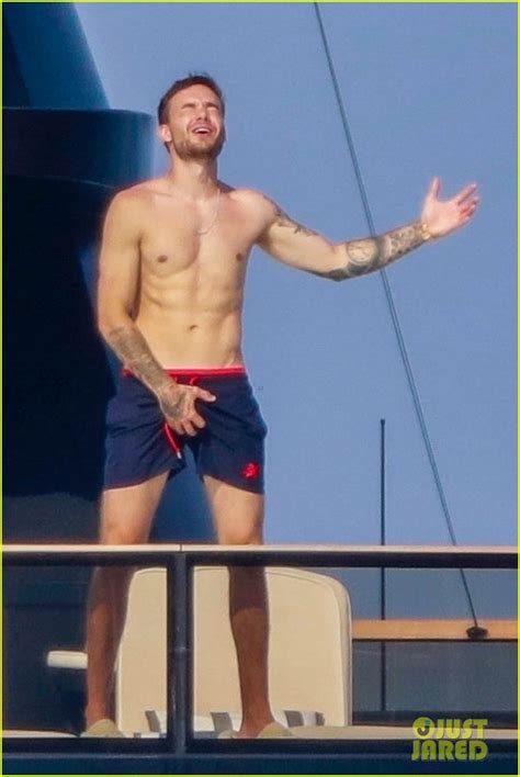 Full Sized Photo Of Liam Payne Dances Works Out While Shirtless On A