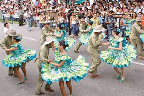 Las Fiestas de la Región Orinoquía Más Populares Lifeder Joropo Trajes tipicos