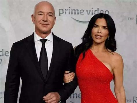 Jeff Bezos Gf Jeff Bezos Engaged To Girlfriend Lauren Sanchez Report The Economic Times