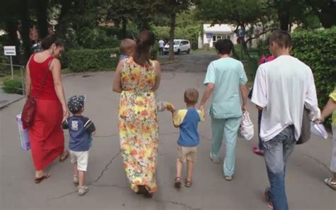 Cei Patru Copii Abandonati In Timisoara Au Fost Externati Medicii I Au