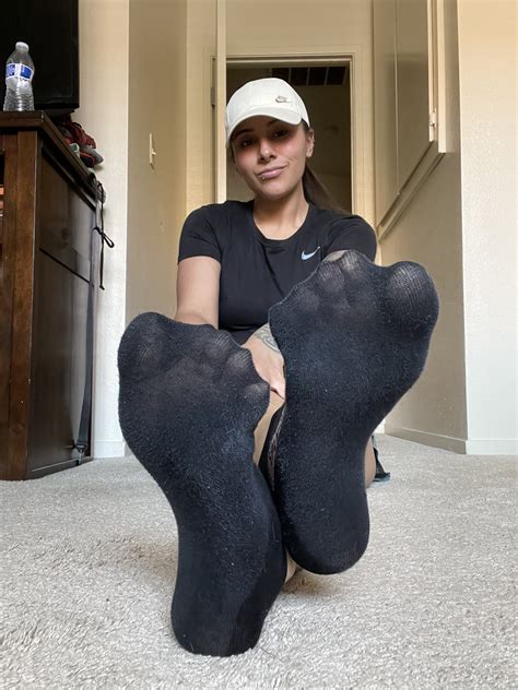 TW Pornstars SolidGoddess Off Twitter You Could Only Imagine How Smelly My Feet Are