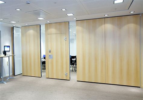 Wooden Surface Folding Operable Partition Walls For Office With Sliding