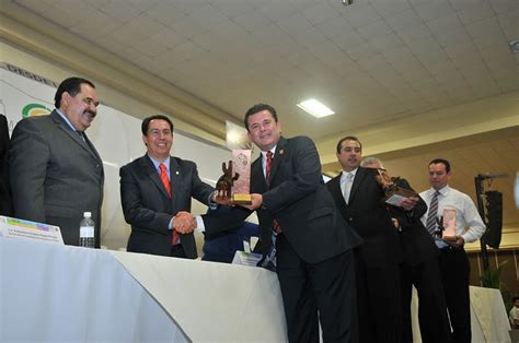 Revista Expansionns Recibe Alcalde JosÉ Abraham MendÍvil Premio Nacional Al Buen Gobierno En