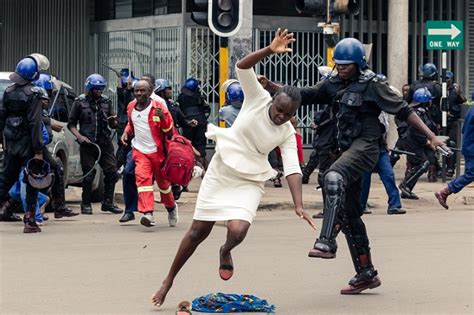 Zimbabwe Police Use Force To Disperse Opposition Crowd News Al Jazeera