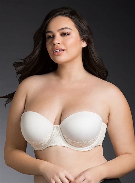 Strapless Bras For Big Boobs Exist And We Re Adding These 13 To Our Lingerie Drawer Hellogiggles