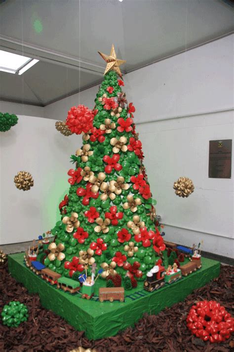 Pin By Falcao On Natal Recycled Christmas Tree Christmas Decor Diy