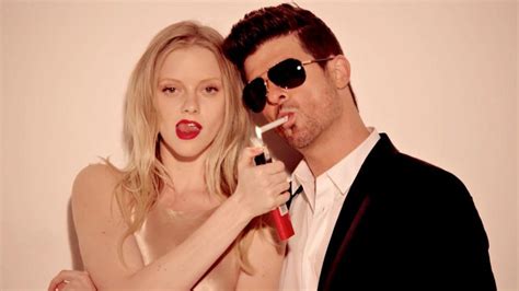 Robin Thicke S Blurred Lines Album Debuts At No 1 Sells More Than Expected