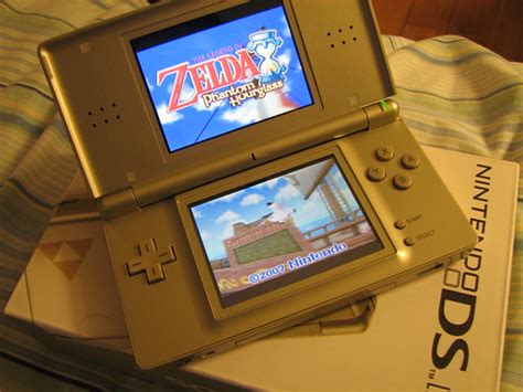Four swords, un juego para nintendo ds Nintendo DS Lite: Zelda Edition! - Smurfmatic