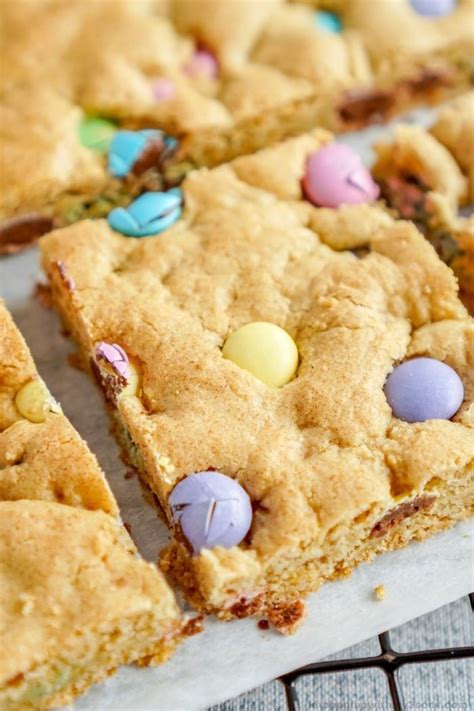 Easter Homemade Blondie Brownies In 2020 Easy Easter Cookies Easter