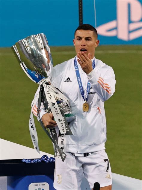 Pin By ʙᴜ ʍᴜᴊ On L D L A D Y 🖤 Crstiano Ronaldo Ronaldo Cristiano