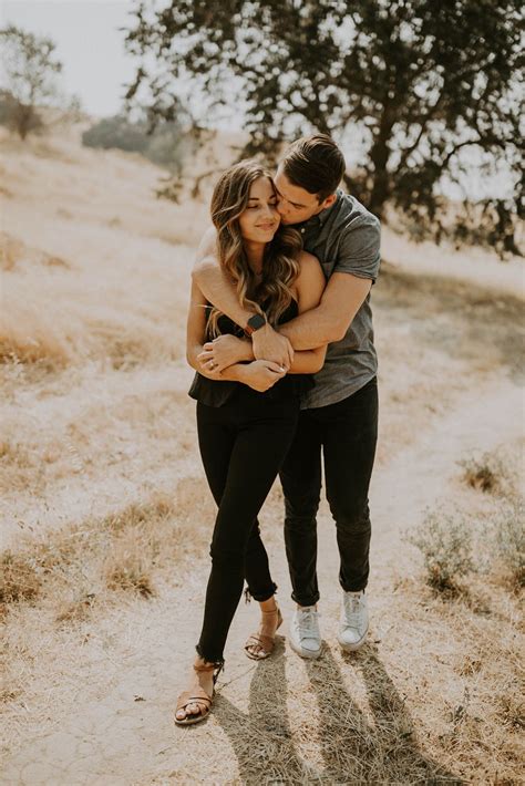 Casual Engagement Photo Outfit Ideas And Inspo Kayla Esparza California Wedding Photogr