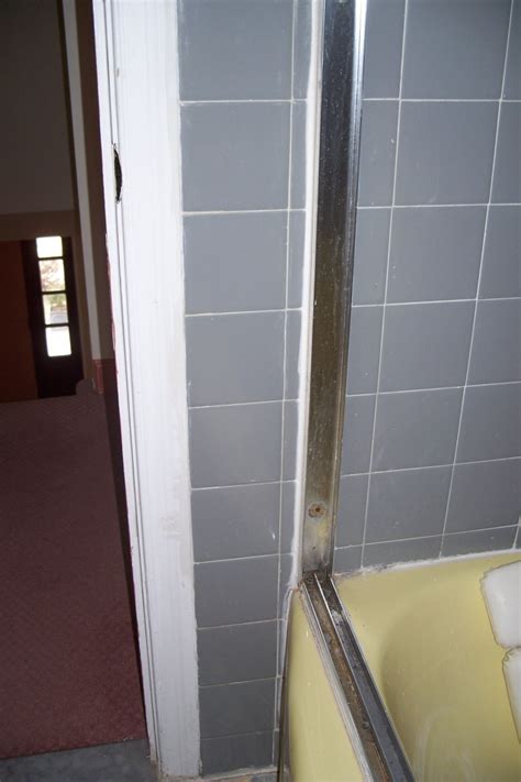 See full list on wikihow.com DIY - How to Remove Shower Doors from a Bathtub - An Easy ...