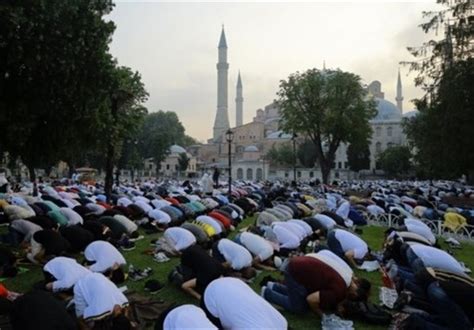 Muslims Worldwide Perform Eid Al Adha Prayers Ilna