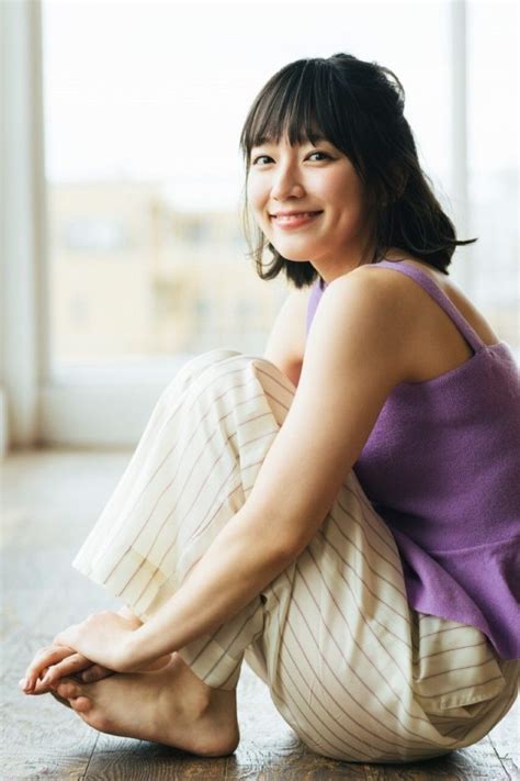 요시오카 리호 吉岡 里帆 ｜ riho yoshioka. 吉岡里帆の生足画像 | アダルト生足ラボ.com