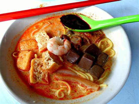 White curry flavour instant soup noodles. 10 Best Must-Eat Food in Penang, Malaysia - Penang Bridge