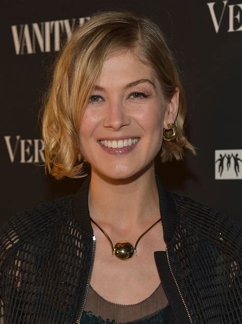 Rosamund Pike Style Clothes Outfits And Fashion Page 12 Of 13