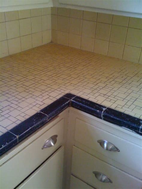 From $279 bathtub reglazing and tile refinishing. Before and After bathtub refinishing milwaukee WI