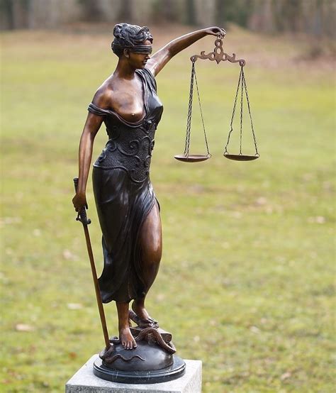 Figura En Bronce Diosa De La Justicia 89 X 28 X 56 Cm Lady Justice