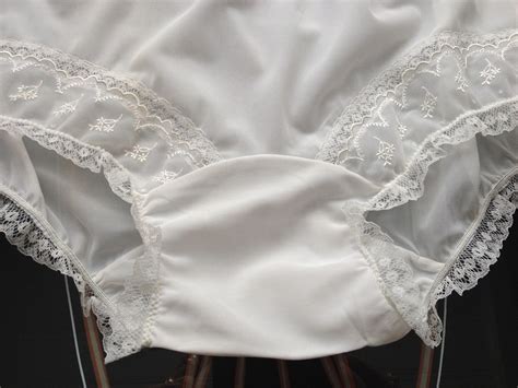 Adorable 1950s Kayser White Nylon And Lace Granny Panties~pillow Tab