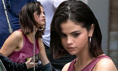 Selena Gomez Shows Off Sleek Bob At NYC Photo Shoot Daily Mail Online
