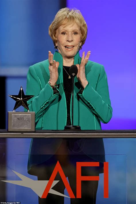 Julie Andrews 86 Looks Gorgeous As She Is Honored At 48th Afi Life