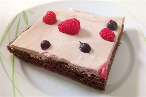 Check spelling or type a new query. Blechkuchen mit Creme und Früchten - Rezept | GuteKueche.at
