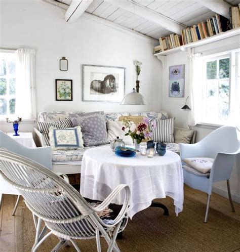 Living Large In Small Spaces Nostalgic Summerhouse Beach Cottage