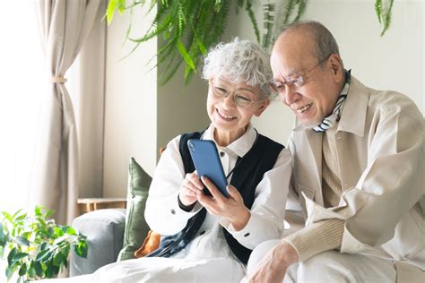7 Best Cell Phones For Seniors With Dementia Ourparents