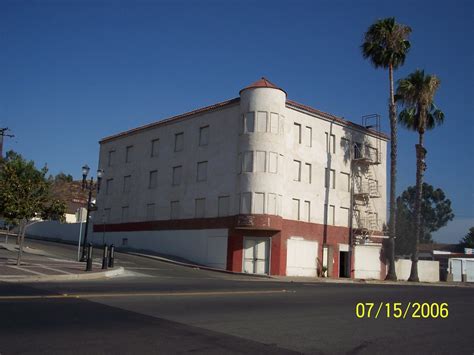 You can enjoy the olympic size pool as well as the nearby outlet mall. 164 S Main St, Lake Elsinore, CA, 92530 - Motel Property ...