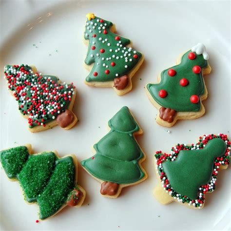 How to make royal icing for decorated christmas tree cookies. Christmas Cookies Royal Icing | Cute christmas cookies ...