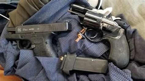 Loaded Guns Found In Mans Luggage At Newark Airport Wnky News 40