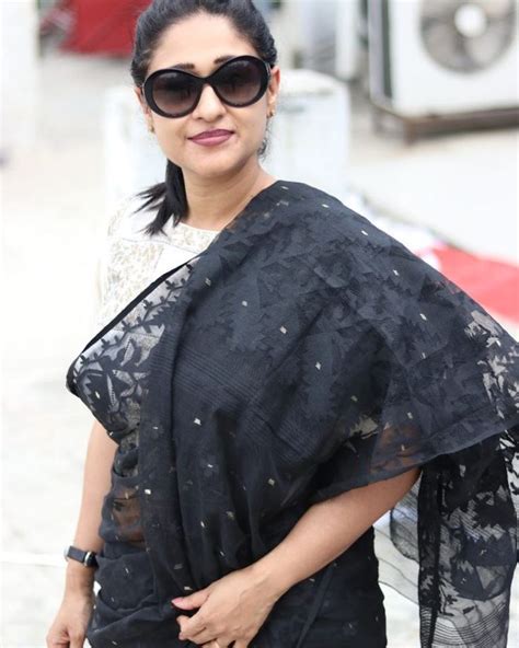 The Coo Of Red Fm Shows How To Nail Formal Saree Style Formal Saree Saree Styles Stylish Sarees