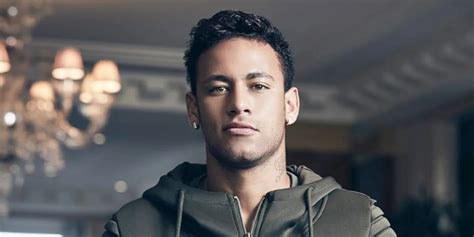 con la cancha en la cabeza el nuevo look de neymar que sorprendió en las redes filo news