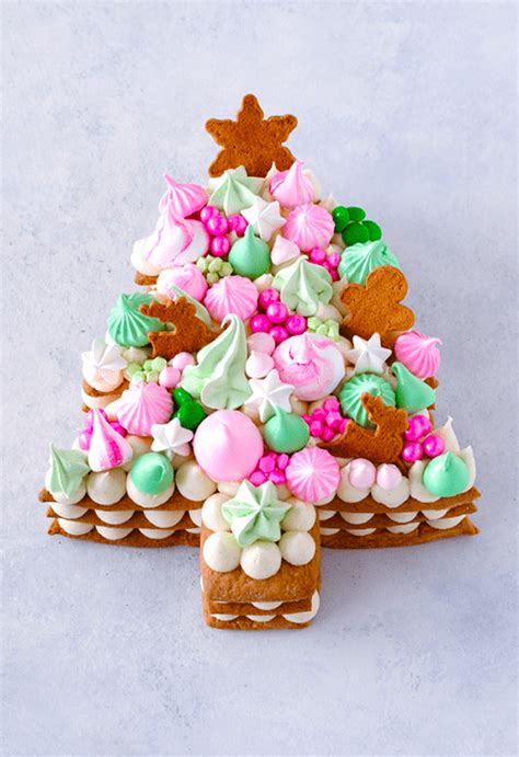 40 Cute Christmas Cake Ideas You Need To Make Prada And Pearls