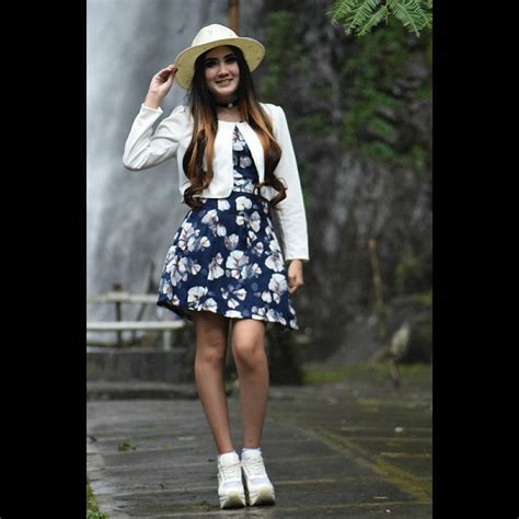 Listen to music by nella kharisma on apple music. Popularitasnya Sedang Meroket, Seperti Ini Gaya Liburan ...