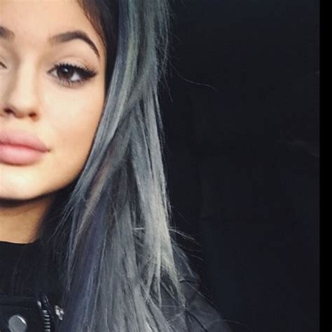 Kylie Jenners New Gray Hair Color See Her New Extensions Glamour