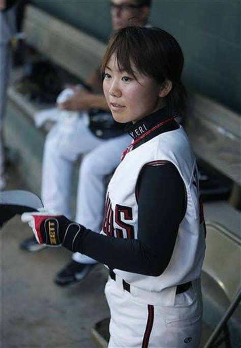 Female Japanese Knuckleball Pitcher Eri Yoshida Makes Pro Debut