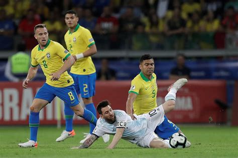 Argentina tentu masih akan mengandalkan lionel messi untuk membongkar pertahanan brasil. Brasil vs. Argentina: Resumen y resultado (2-0) | Copa ...