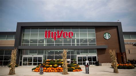 Reasons why shoppers love their Hy-Vee grocery store