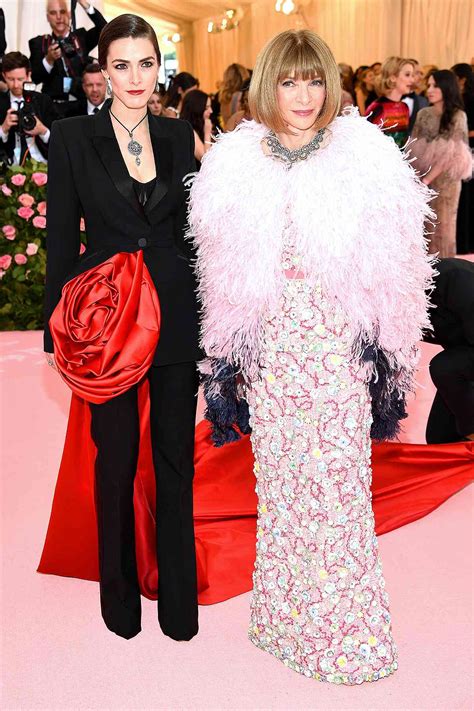 Anna Wintour Vogues Editor In Chief Is Covered In Feathers At 2019