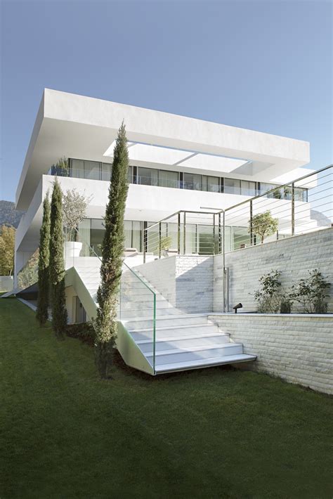 This one is also a costly house and costs over a million dollars. Most Beautiful Houses In The World: House M