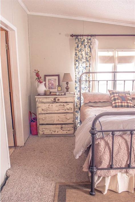 Believe it or not, there are benefits to decorating a small bedroom. Country Cottage Manufactured Home Decorating Ideas ...